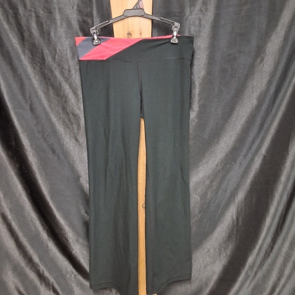 Under Armour Pants - Under armour size women's small black loose fitting Athletic pants